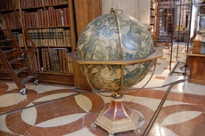 Nationalbibliothek_Prunksaal_24_Himmelsglobus_1693_2.JPG